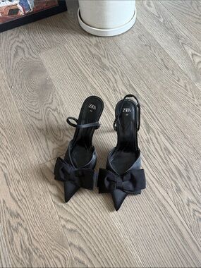 Zara Black Pointed Slingback Heels with Bow